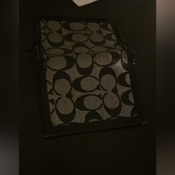 Coach Passport holder - Picture 3 of 3